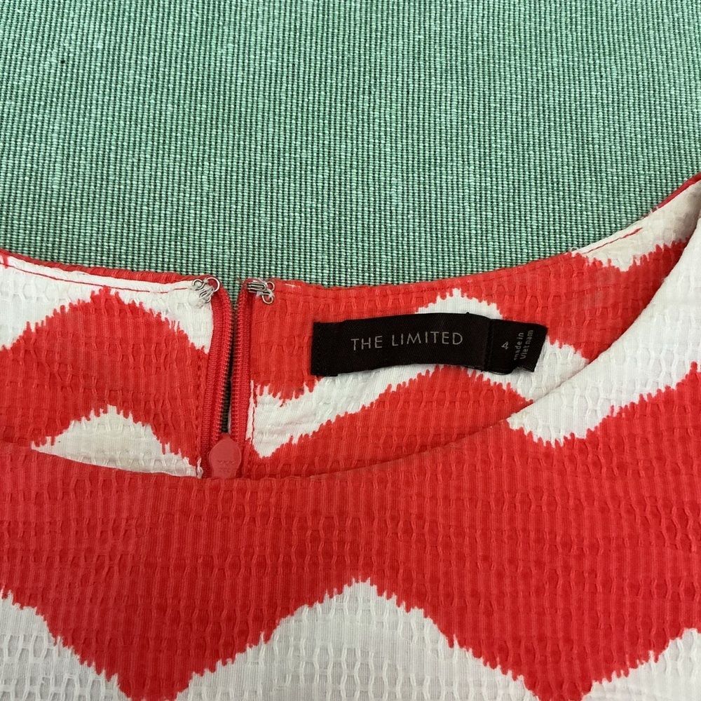 The Limited Coral White Chevron Dress Size 4 Fit & Flare D23 - Picture 2 of 10